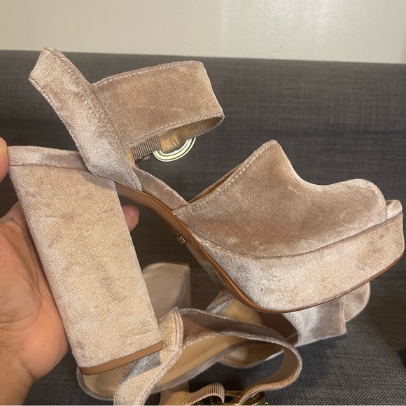 Schutz Thaise Pink Velvet Platforms - Picture 12 of 12